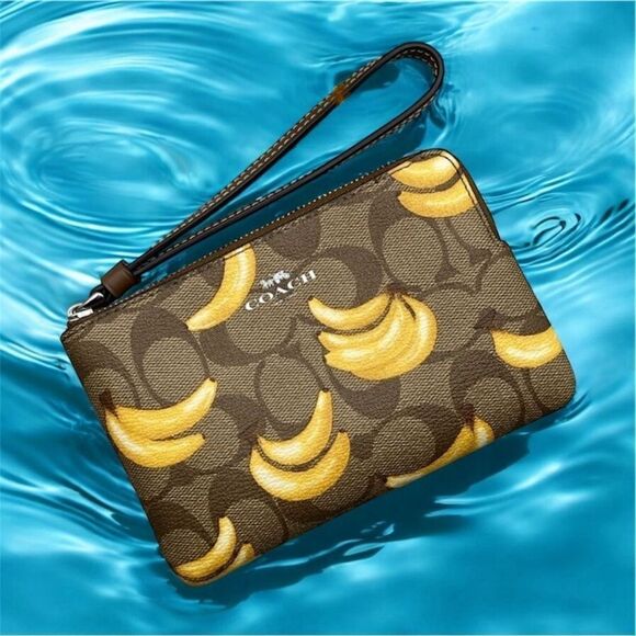Limited Corner Zip Wristlet Signature Canvas With Banana Print Bag Purse Wallet - Picture 1 of 7